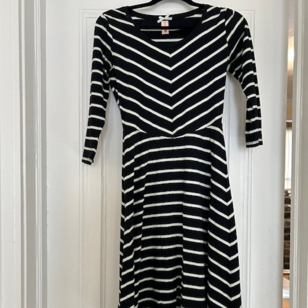 Downeast Basics striped v-neck dress - like new! Size S